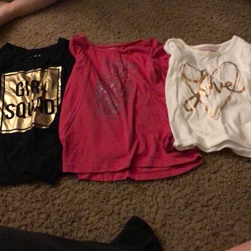 Long sleeves shirts.